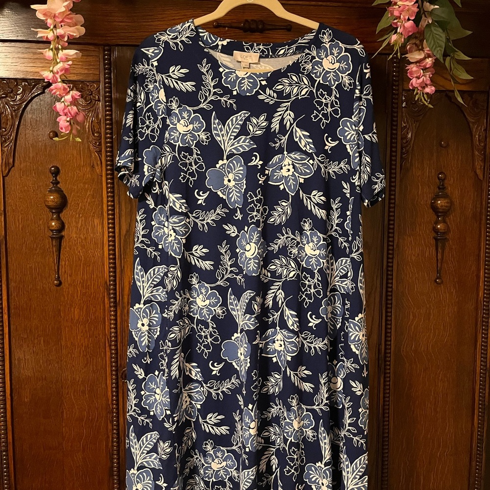 Loft - short sleeve blue floral dress size large.  Mid knee length.
